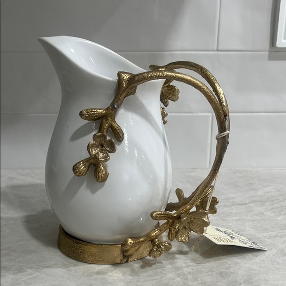 VIRAL Elegant White and Gold Floral Pitcher - Picture 1 of 7